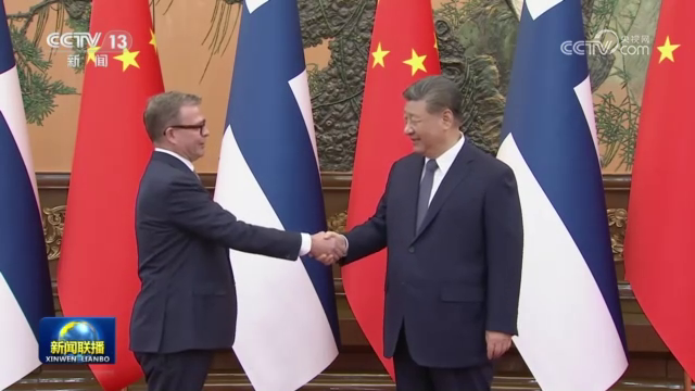 习近平会见芬兰总理