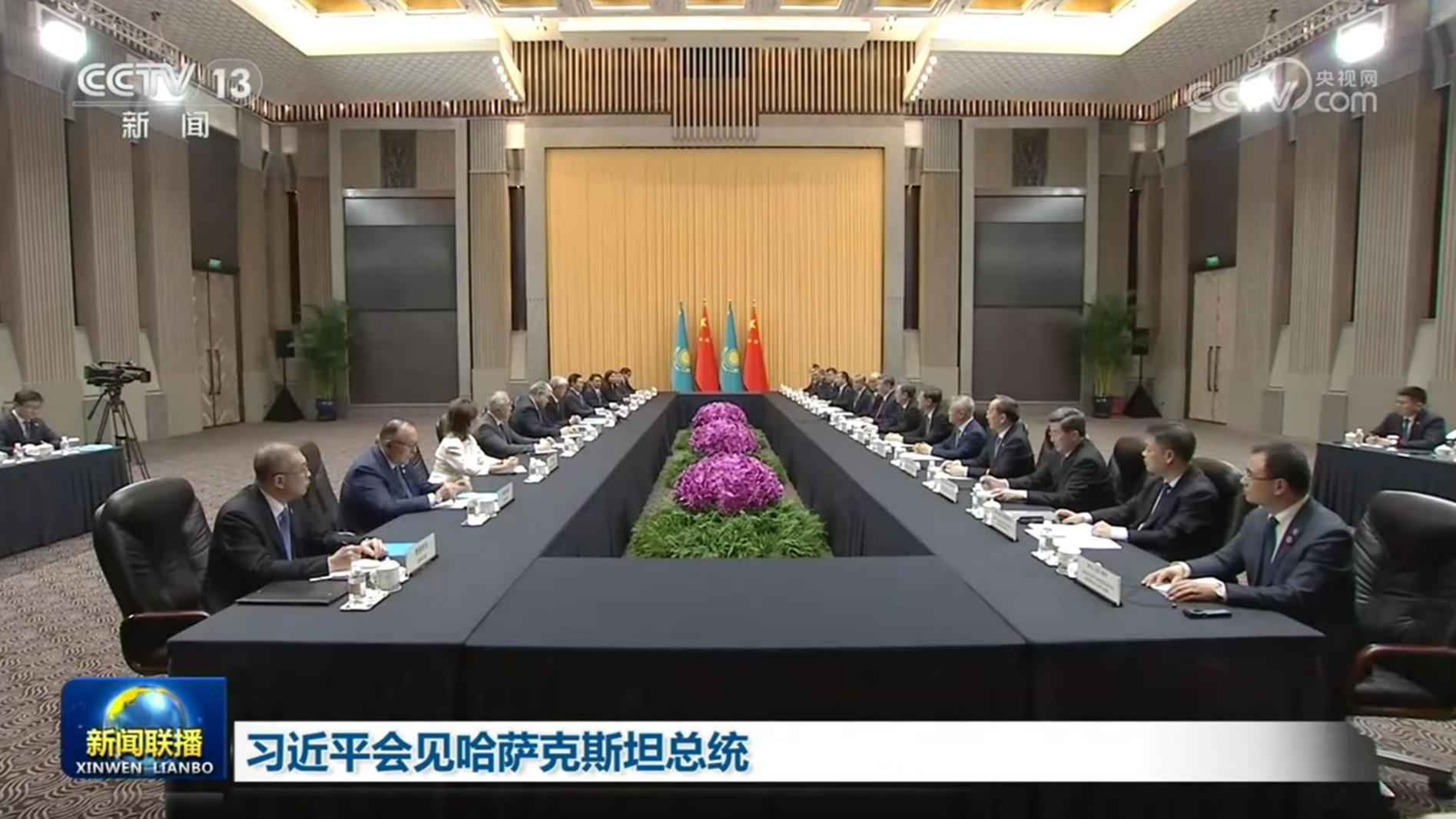 习近平会见哈萨克斯坦总统