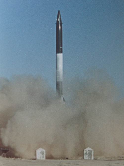 1966年10月27日 第一次导弹核试验成功--中国
