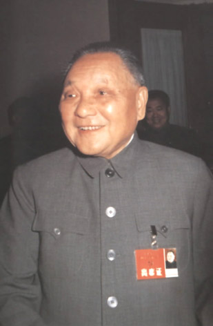 1987年 邓小平出席第十三次全国代表大会