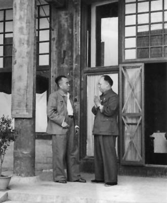 1953年,朱德和罗荣桓在中南海怀仁堂--中国共