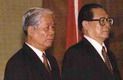 江泽民与越共书记杜梅会谈