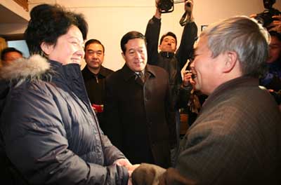 河南省委常委、宣传部长、副省长孔玉芳慰问谢