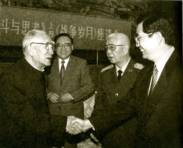 资料图片:刘华清、胡锦涛出席薄一波著作座谈
