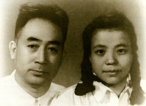 资料图片:薄一波与胡明结婚纪念照--中国共产党