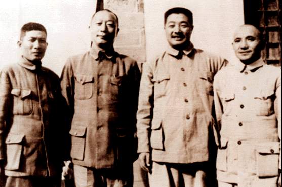 1948年9月，与邓小平、聂荣臻、蔡树藩合影
