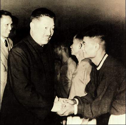 1956年10月,贺龙接见越南足球队--中国共产党