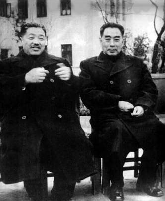 1957年2月,贺龙与周恩来总理在重庆红岩村--党