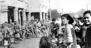 1949年4月23日 人民解放軍突破千裡江防 毛澤東賦詩追窮寇