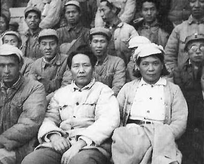 1942年5月23日 毛泽东在延安文艺座谈会上讲