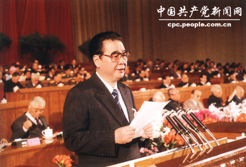 李鹏在七届全国人大五次会议上作政府工作报告