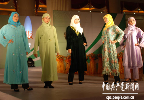 组图:回族特色服饰之生活装系列--中国共产党新