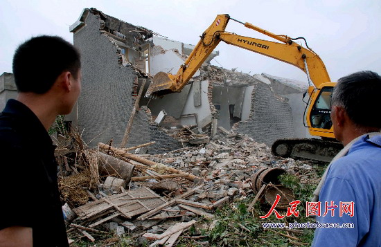 组图:安徽天长特大龙卷风受灾危房全部拆除--中