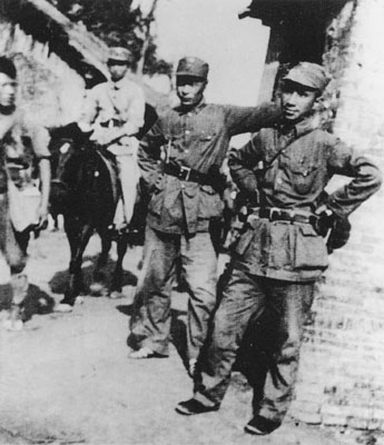 1940年,粟裕、陈毅在苏北黄桥战役前夕--中国