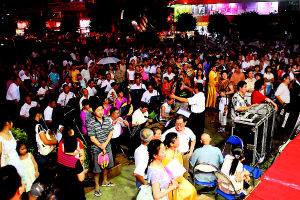 福州:激情广场演绎美好生活