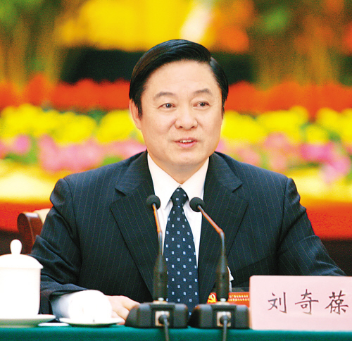 中共广西区委审议并通过关于学习贯彻党的十七