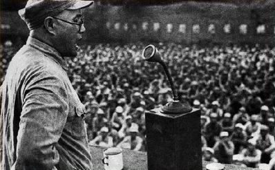 1948年，刘伯承在纪念八一建军节大会上讲话--中国共产党新闻--中国共产党新闻-人民网