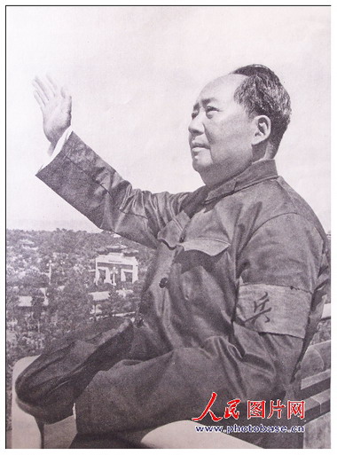 一九六六年毛泽东在天安门城楼上