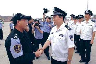 广东公安特警赴川抗震救援队纪事 --中国共产党