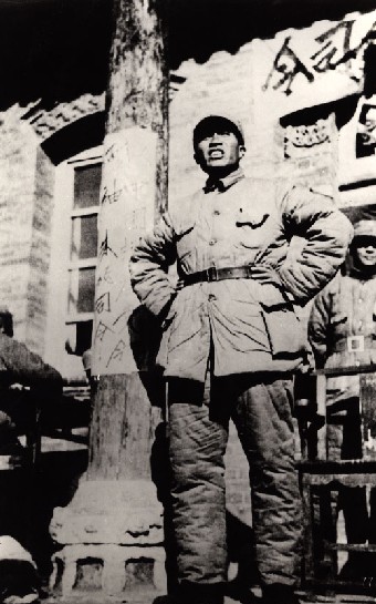 1938年冬,朱德在山西长治向青年抗敌决死第三