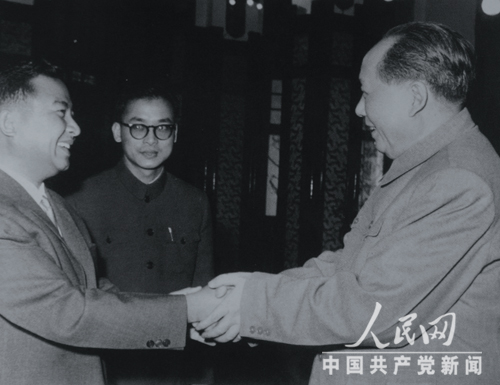 1963年，何振梁為毛澤東當翻譯