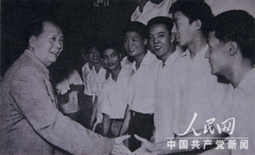 毛泽东接见中国乒乓球队