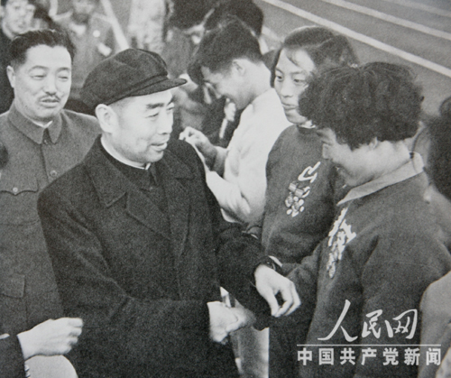 1956年周恩來、賀龍接見石寶珠等田徑運動員