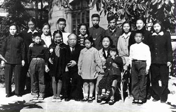 1958年人口_1958年,邓颖超和青年报人合影-中国共青团