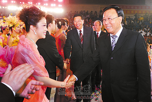 陆浩等观看新中国成立六十周年文艺晚会--中国