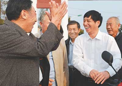 沈浩:农民群众的贴心人