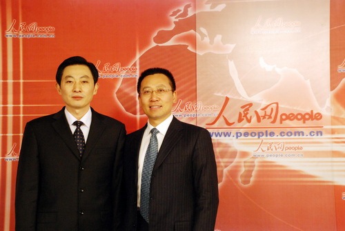 安徽凤阳县委书记马占文,安徽省财政厅办公室主任朱长才在嘉宾访谈室.