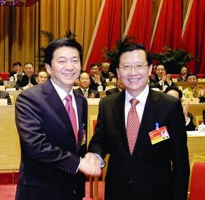 1月30日,青海省委书记,省人大常委会主任强卫向新当选的青海省省长
