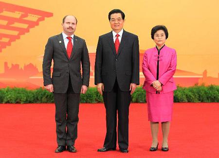 4月30日晚,中国国家主席胡锦涛在上海国际会议中心举行宴会,欢迎前来