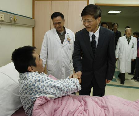 部部长孟建柱专程来到上海东方肝胆外科医院