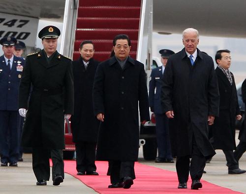 当地时间1月18日,中国国家主席胡锦涛乘专机抵