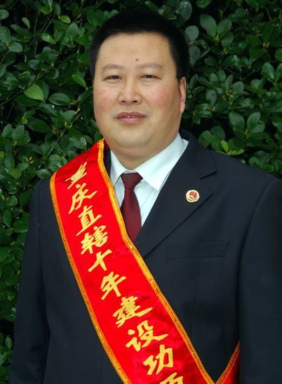 龚勇，男，出生于1971年7月，汉族，重庆市巫山县人，1994年7月参加工作，1999年7月加入中国共产党，一级检察官。