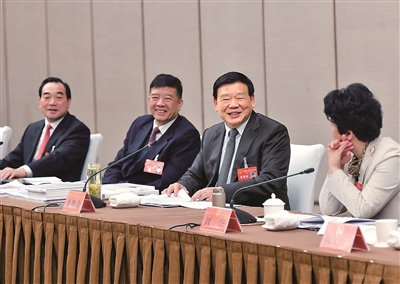 娄勤俭巩固和提升区域中心城市地位紧紧扭住新发展理念推动发展