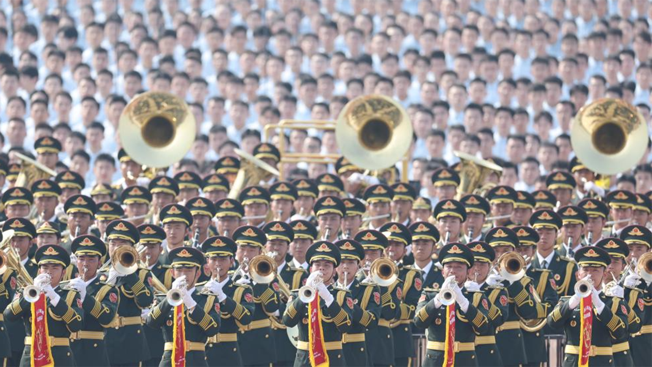 2-25中國人民解放軍聯合軍樂團在演奏。