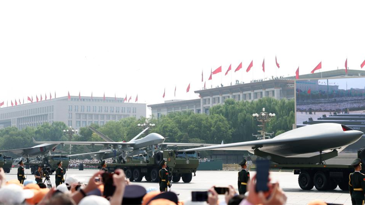 7-9空中無人作戰方隊接受檢閱