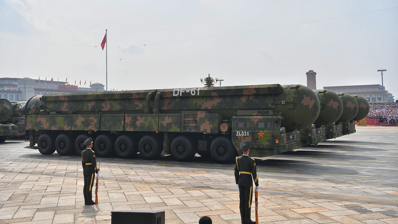 “東風-61”陸基洲際導彈登場