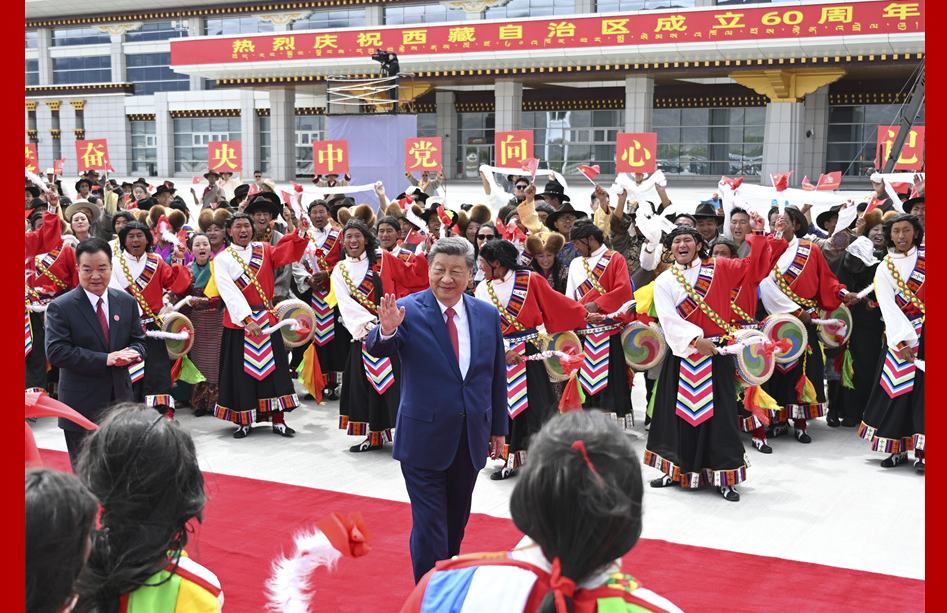 習近平在出席西藏自治區成立60周年慶祝活動后返回北京