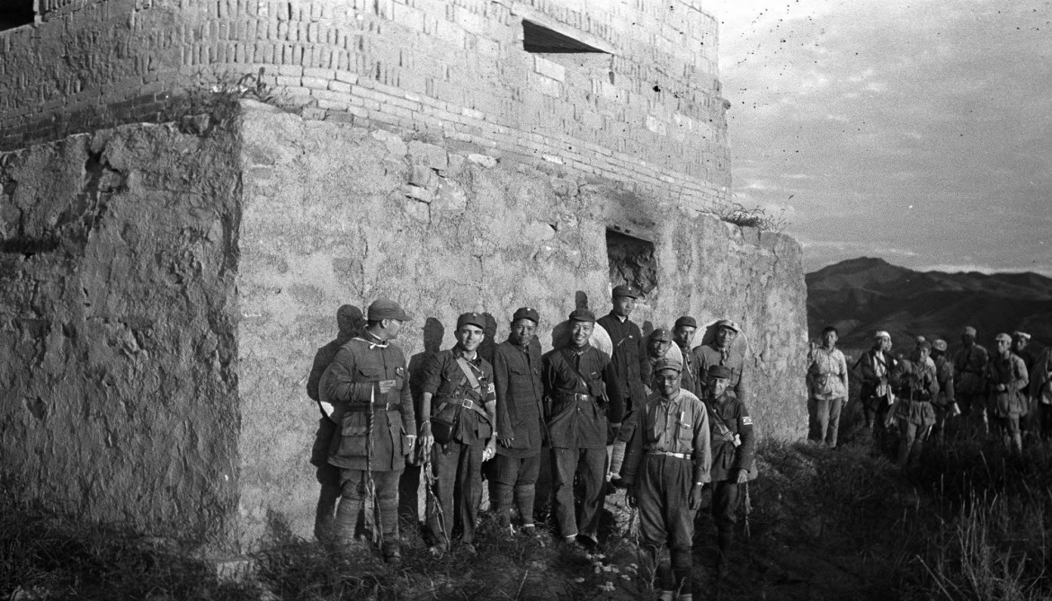 “八路軍真是能打仗”中國全民族抗戰爆發后，莫裡斯·埃爾德雷德·武道受聘擔任國民黨中央宣傳部顧問。1944年，他作為中外記者西北參觀團成員，赴延安和晉綏邊區考察採訪。採訪結束后，武道坦誠表示，過去自己是反對八路軍、共產黨的，可這次親身前往延安后才發現，自己過去的看法完全錯誤，“八路軍真是能打仗”。