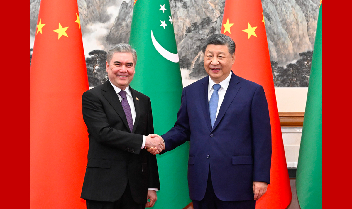 习近平会见土库曼斯坦民族领袖、人民委员会主席别尔德穆哈梅多夫