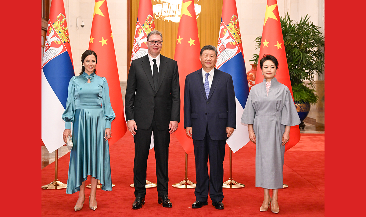 习近平同塞尔维亚总统武契奇举行会谈