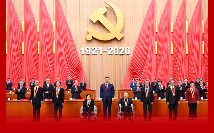 追光的你丨总书记向他们颁授勋章