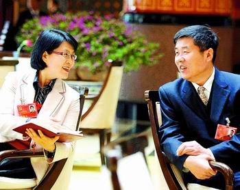 十七大专题报道 图片  河北保定第一中学校长田烈代表是"全国三八红旗